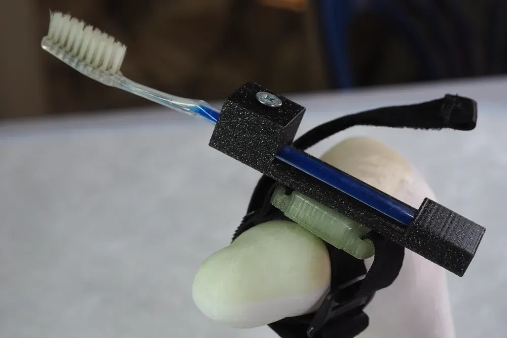 3D printed utensil-holder orthosis 5
